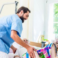 نگهداری از بیمار در منزل